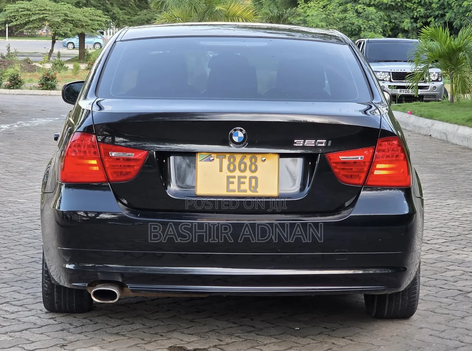 BMW 3 Series 320i RWD 2010 Black