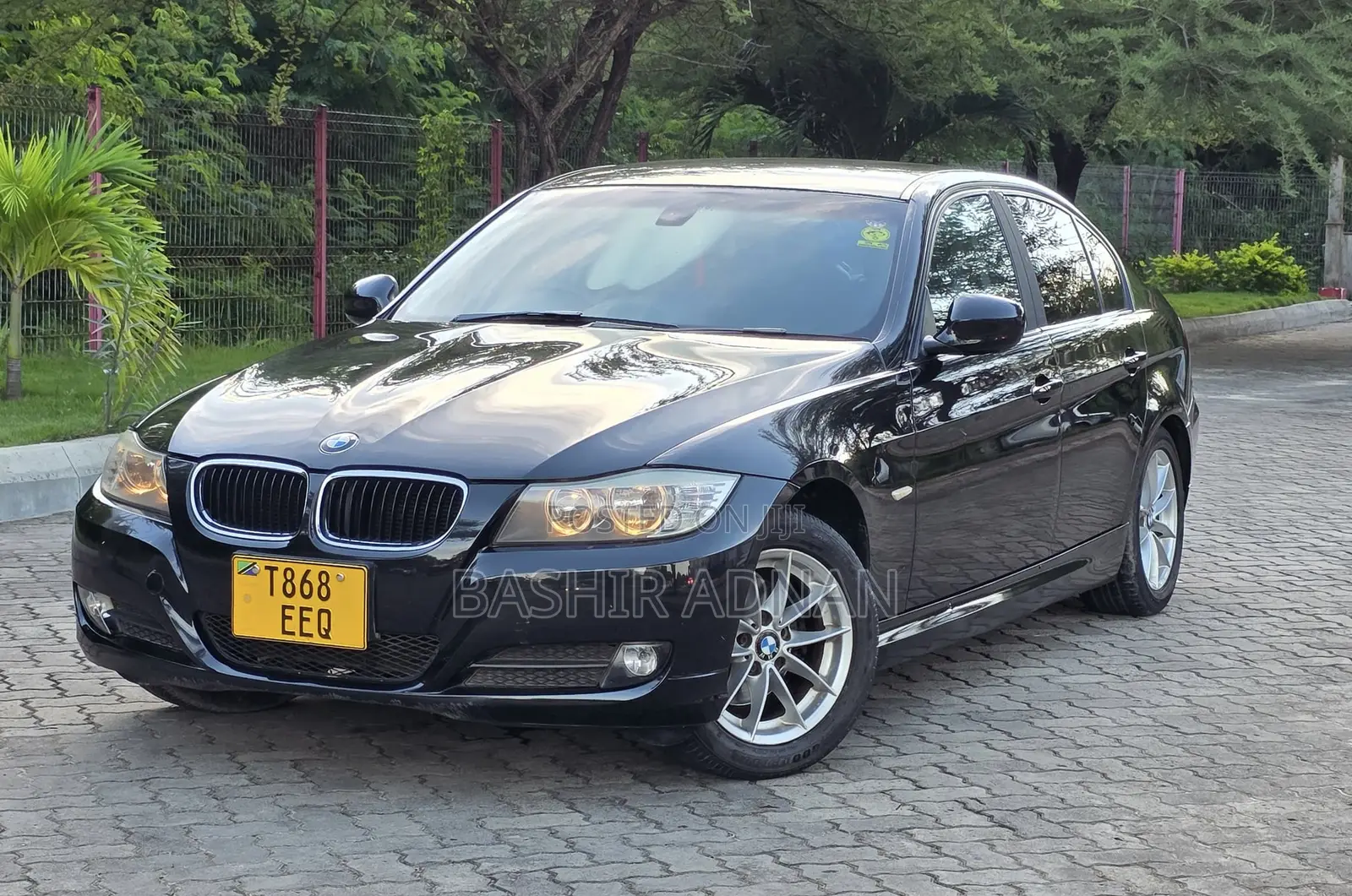 BMW 3 Series 320i RWD 2010 Black