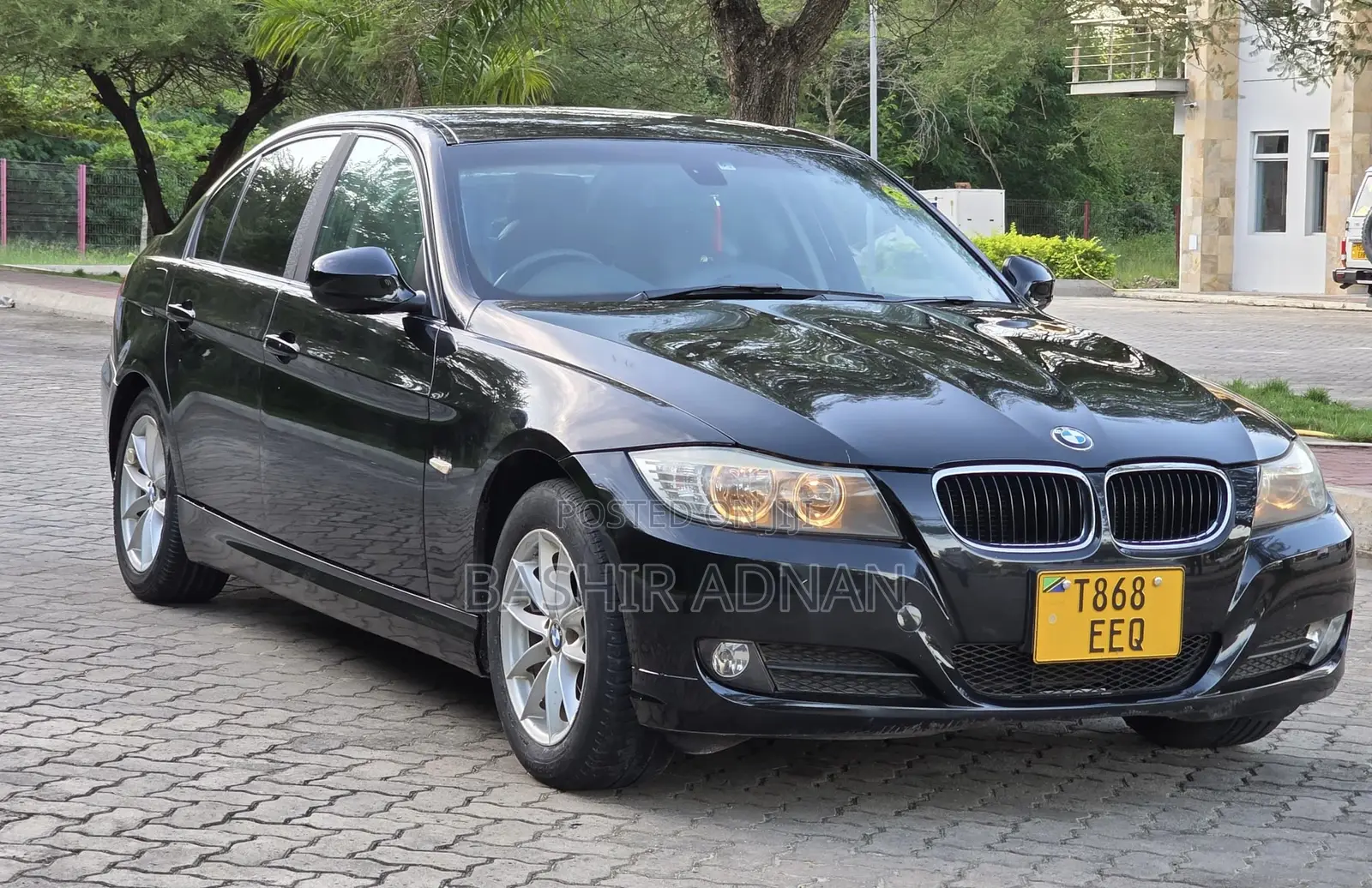 BMW 3 Series 320i RWD 2010 Black