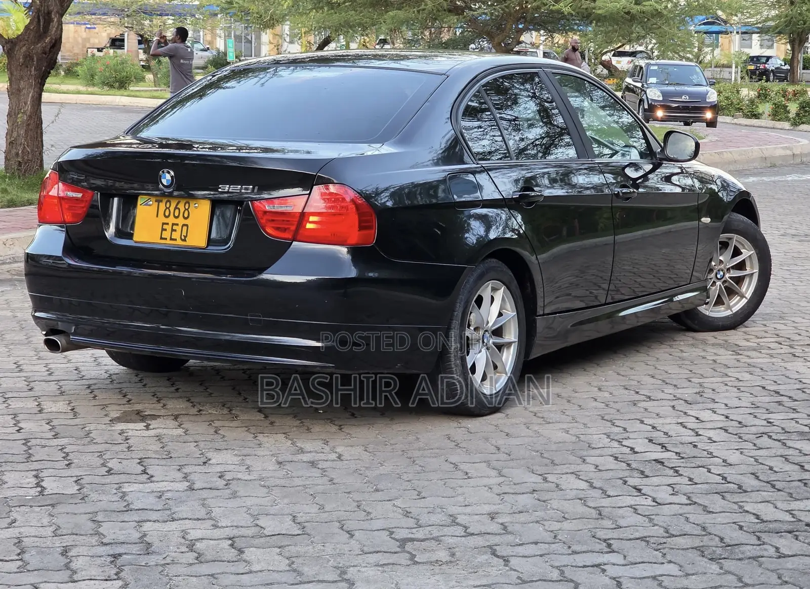 BMW 3 Series 320i RWD 2010 Black
