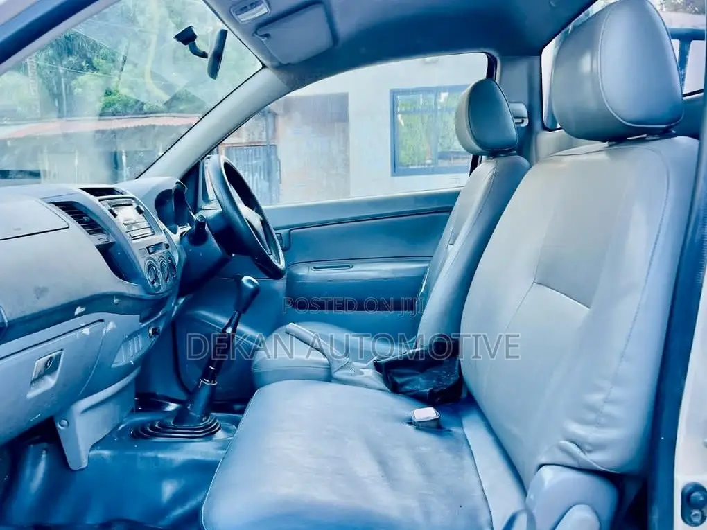 Toyota Hilux 2.5 D-4D 4X4 SRX 2009 Silver