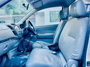 Toyota Hilux 2.5 D-4D 4X4 SRX 2009 Silver