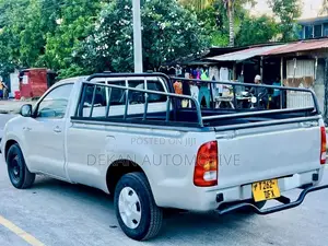 Toyota Hilux 2.5 D-4D 4X4 SRX 2009 Silver