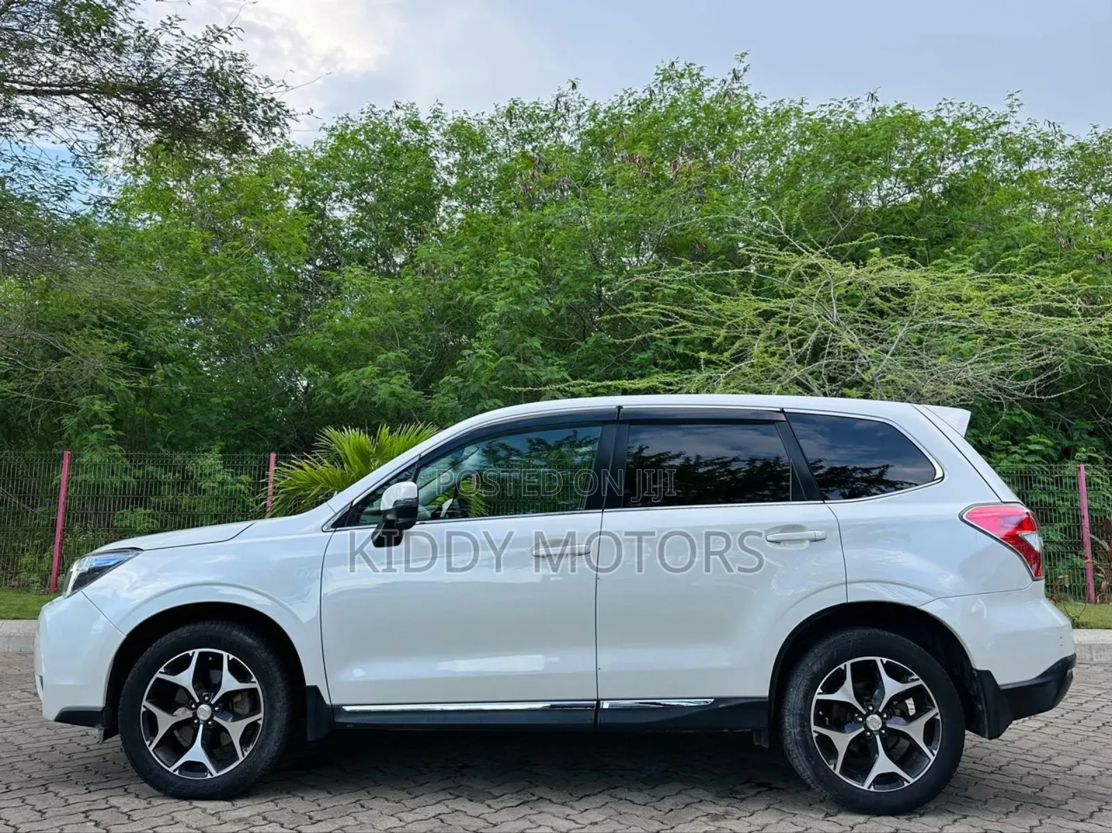 Subaru Forester 2.0XT Touring 4dr SUV AWD (2.0L 4cyl Turbo CVT) 2014 Pearl