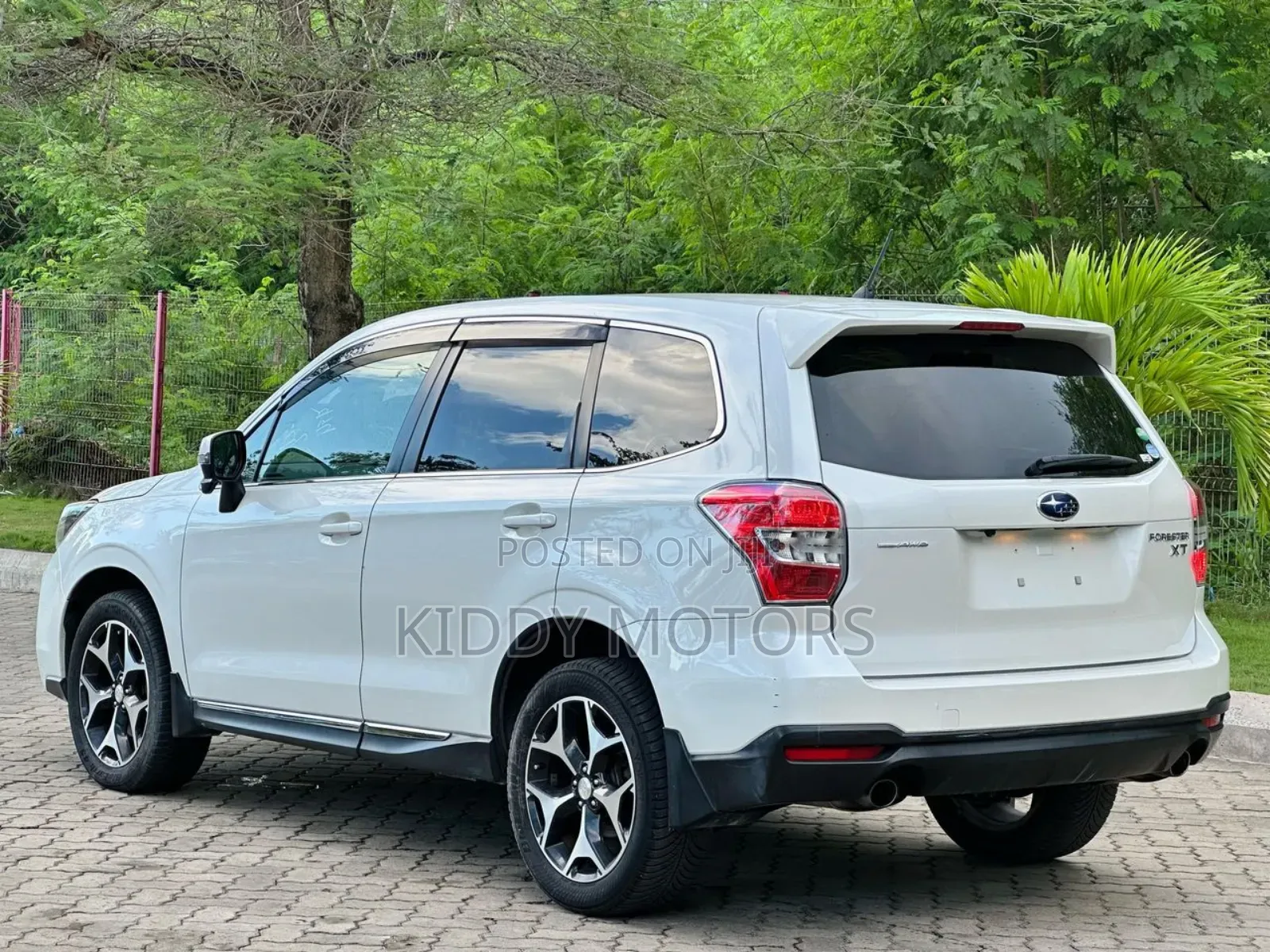 Subaru Forester 2.0XT Touring 4dr SUV AWD (2.0L 4cyl Turbo CVT) 2014 Pearl