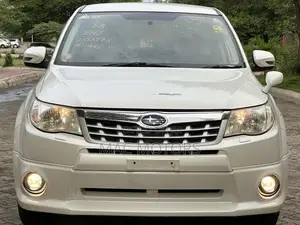 Subaru Forester 2011 Pearl