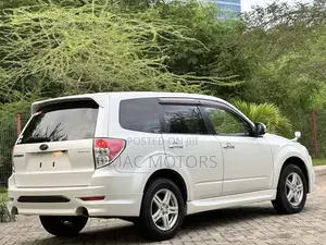 Subaru Forester 2011 Pearl
