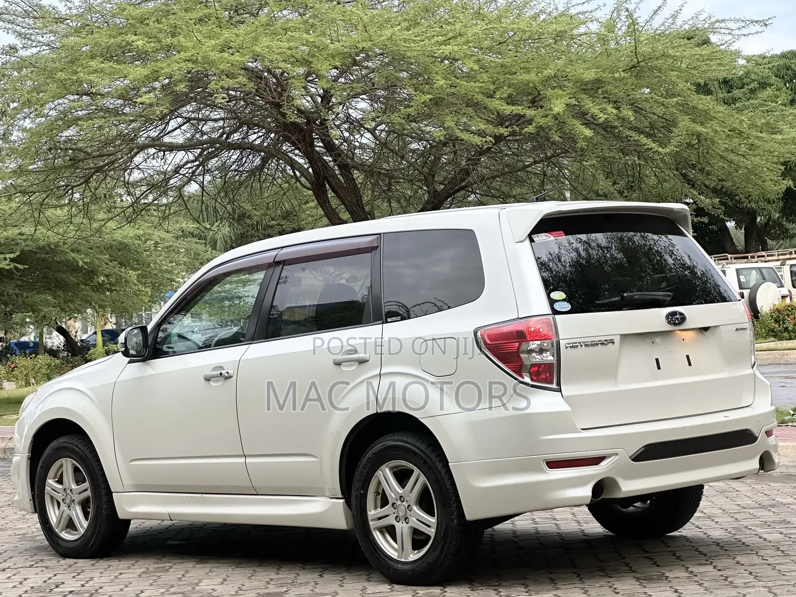 Subaru Forester 2011 Pearl