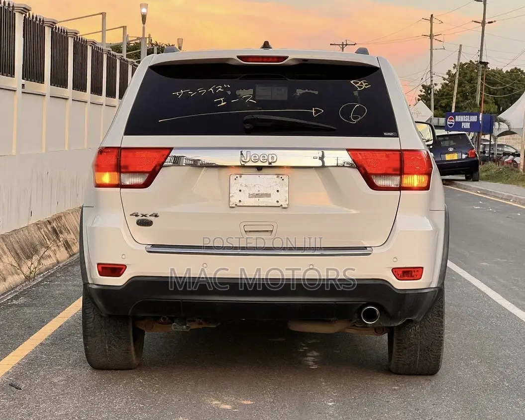 Jeep Cherokee 2012 White