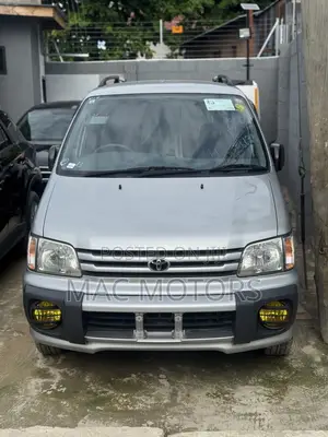 Toyota Noah 2001 Silver