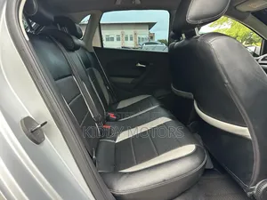 Volkswagen Polo 2011 Silver