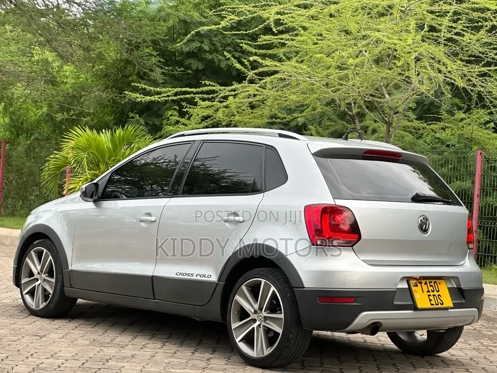 Volkswagen Polo 2011 Silver