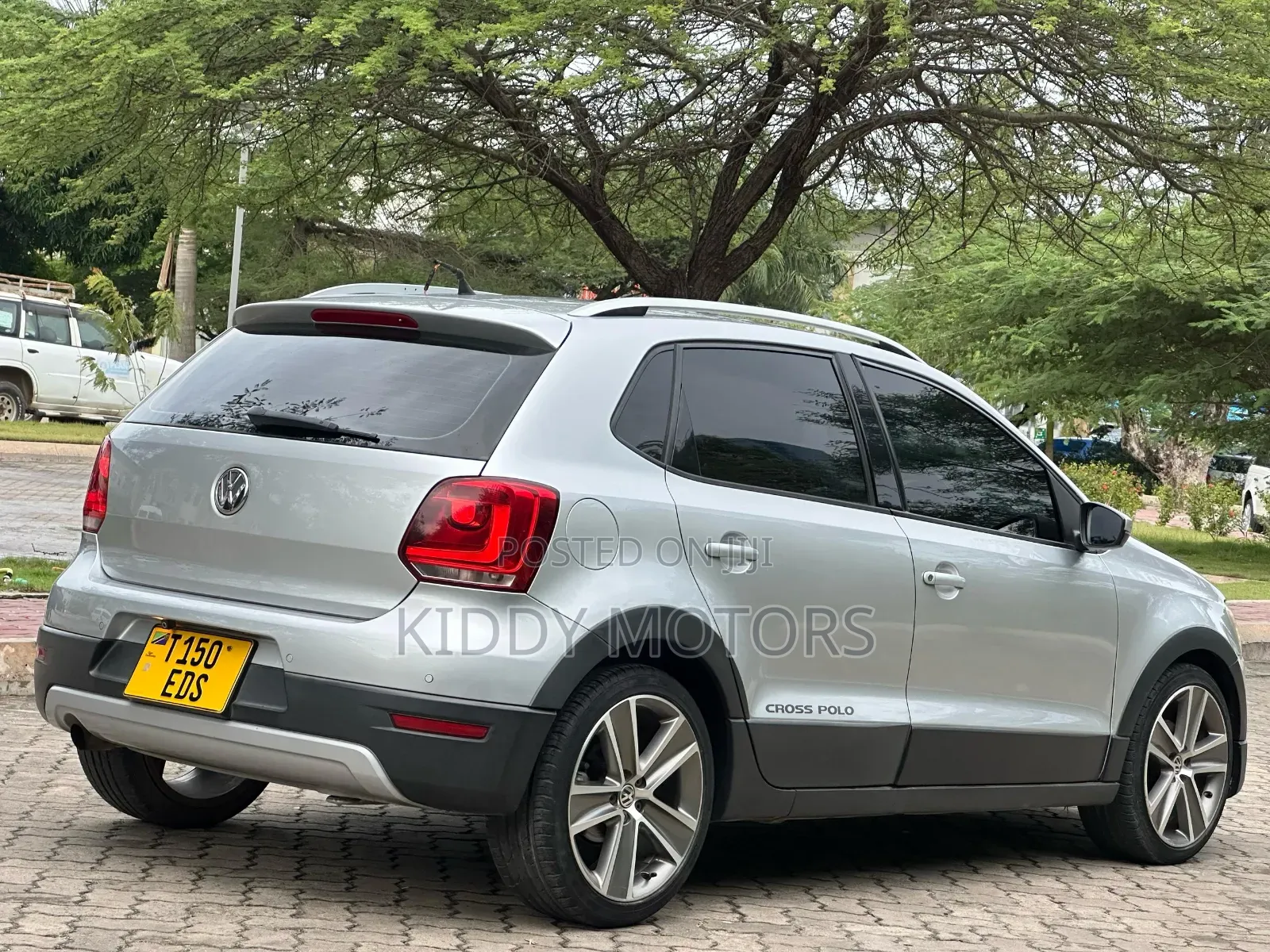 Volkswagen Polo 2011 Silver