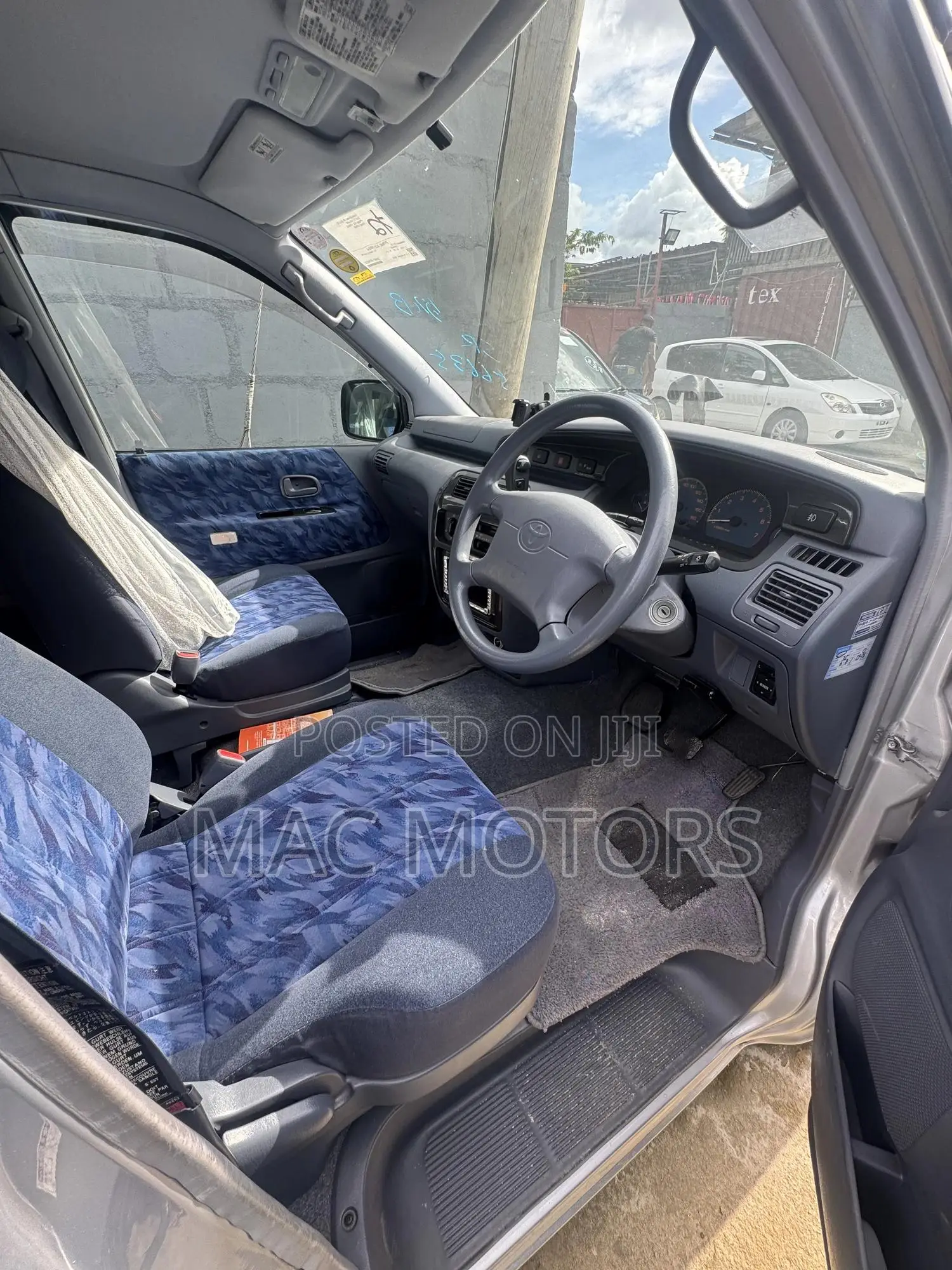 Toyota Noah 2001 Silver