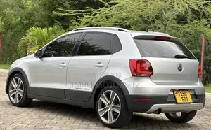 Volkswagen Polo 2011 Silver