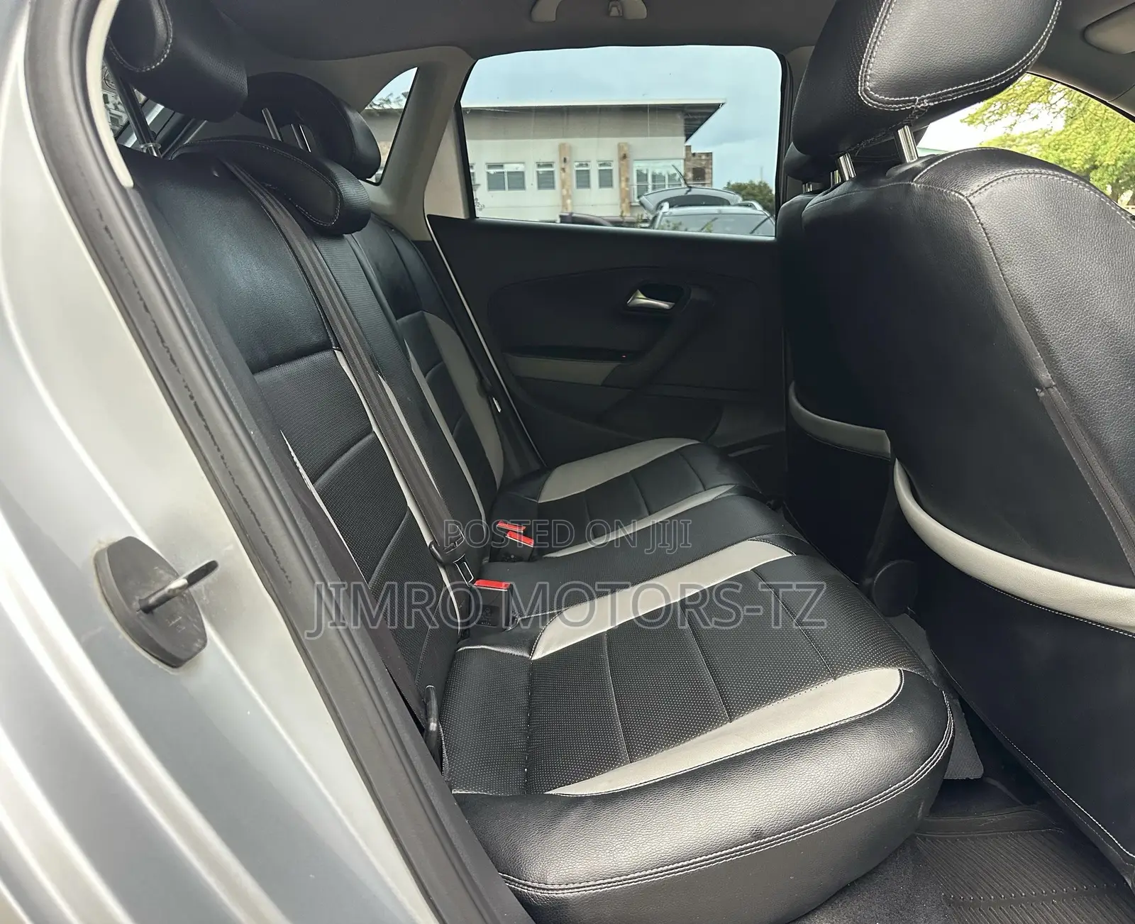 Volkswagen Polo 2011 Silver
