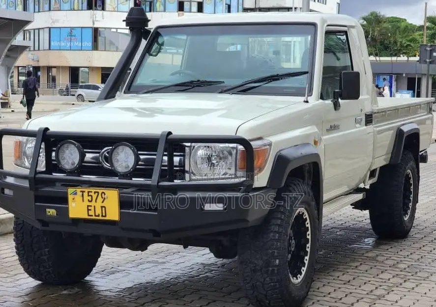 Toyota Land Cruiser 2008 White