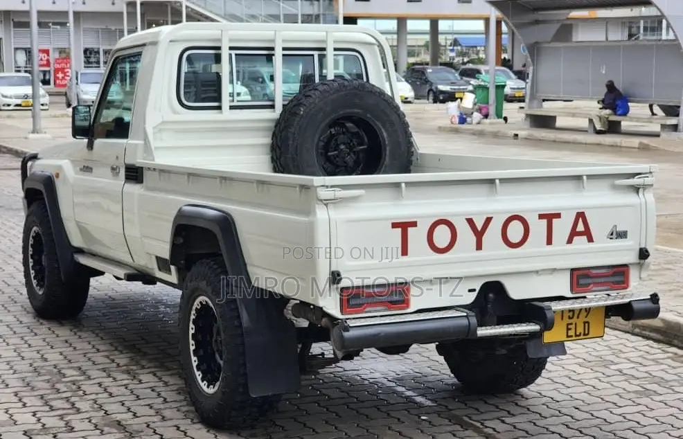 Toyota Land Cruiser 2008 White