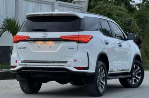 Toyota Fortuner 2023 White