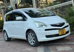Toyota Ractis 2006 White