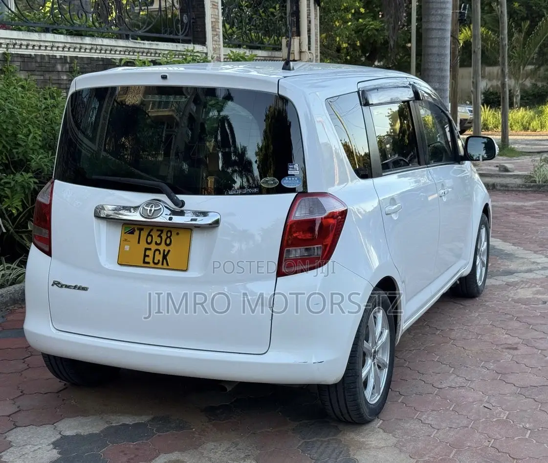 Toyota Ractis 2006 White