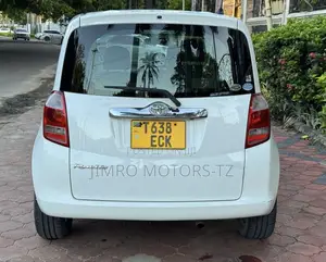 Toyota Ractis 2006 White