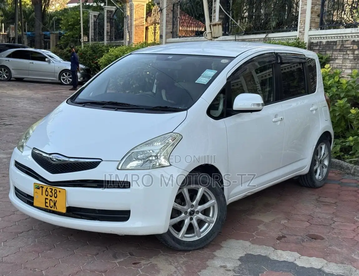 Toyota Ractis 2006 White