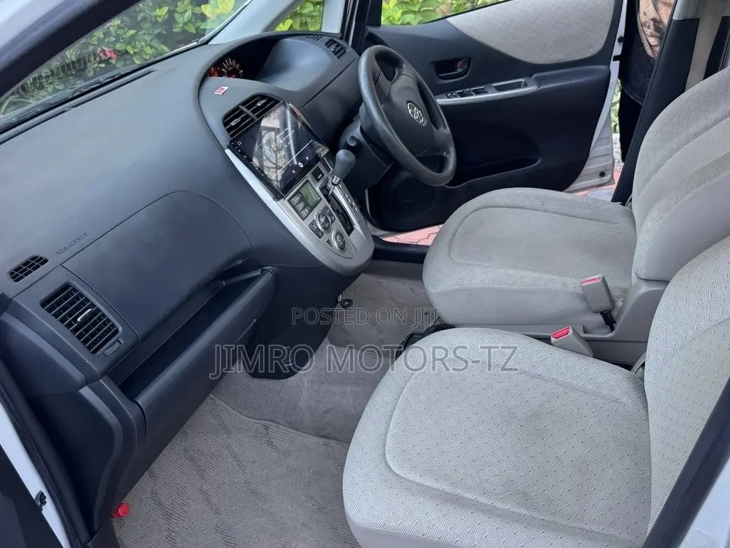 Toyota Ractis 2006 White