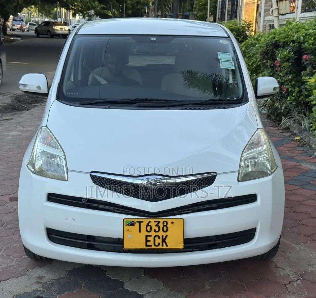Toyota Ractis 2006 White