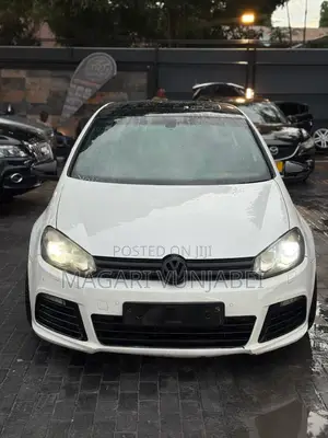 Photo - Volkswagen Golf 2012 Off white