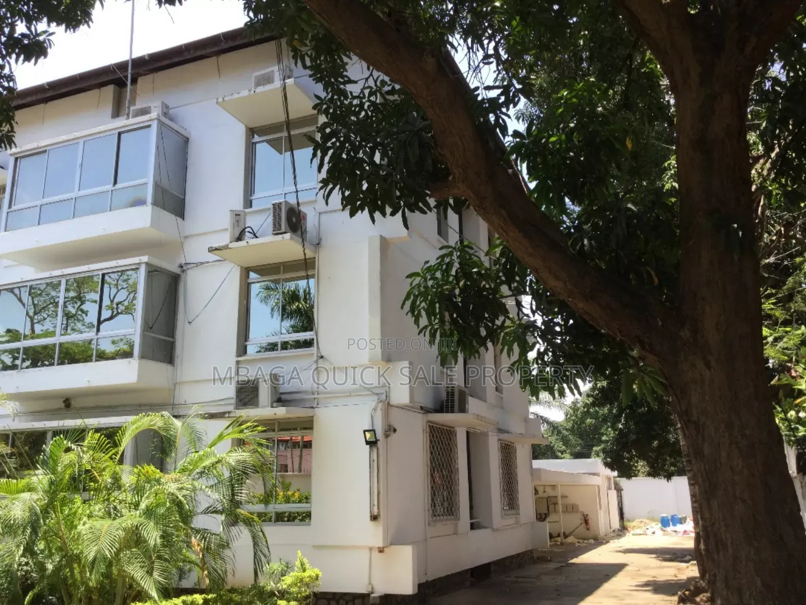 20bdrm House in Upanga for rent