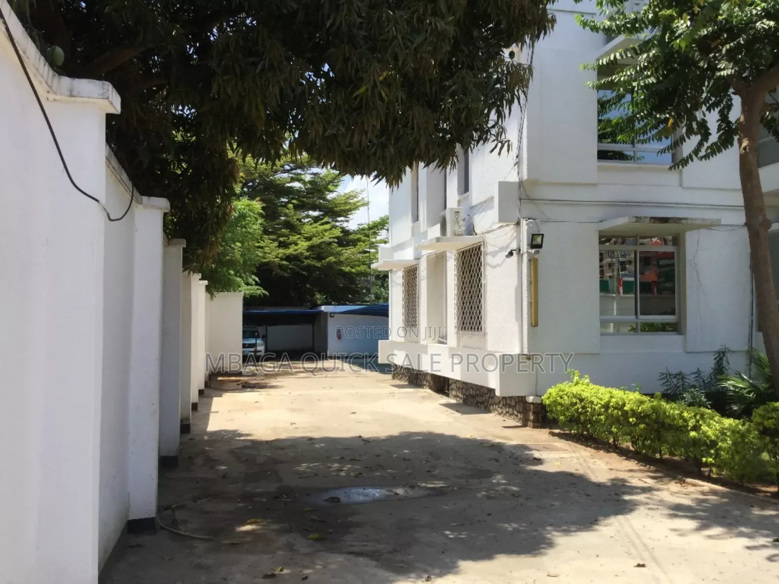 20bdrm House in Upanga for rent