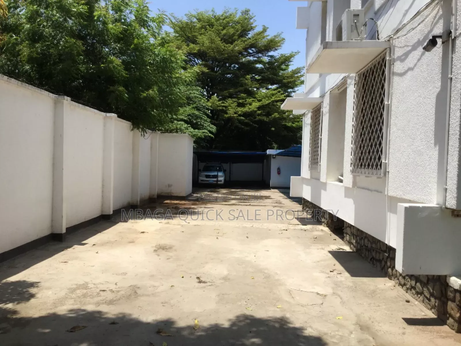 20bdrm House in Upanga for rent
