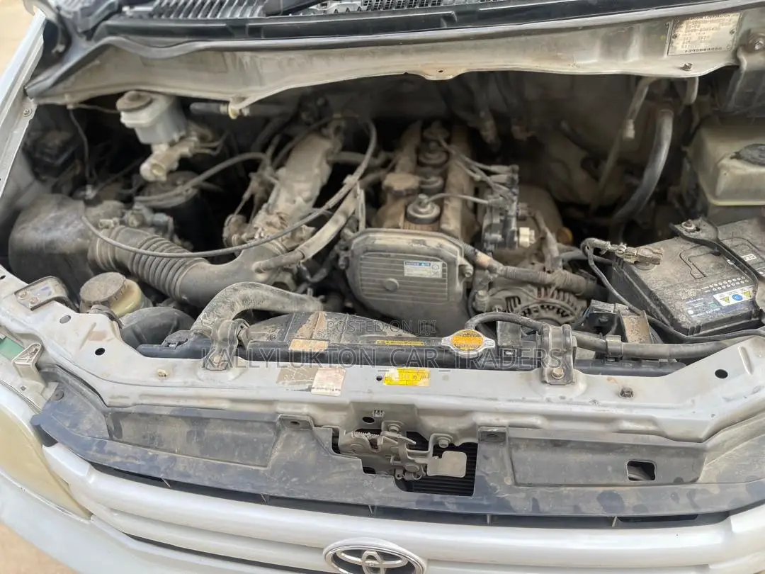 Toyota Noah 2001 Silver
