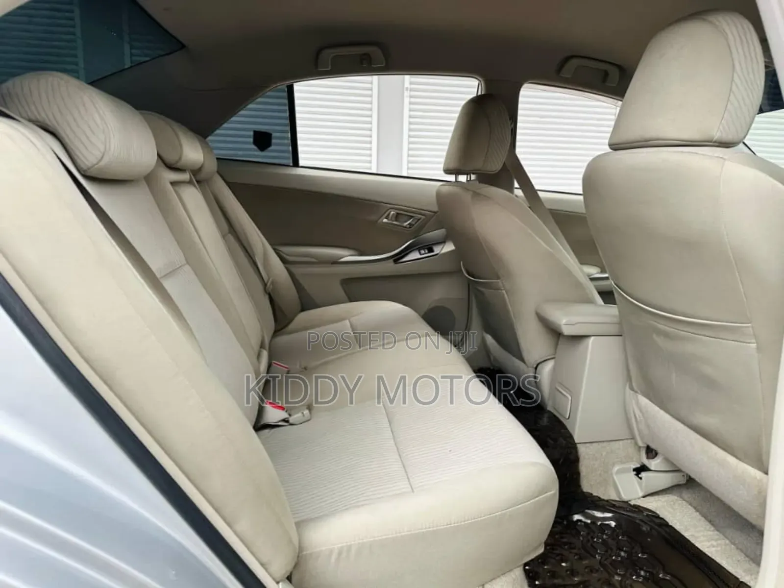 Toyota Premio 2011 Silver