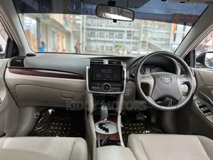 Toyota Premio 2011 Silver
