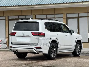 Toyota Land Cruiser 2023 Pearl