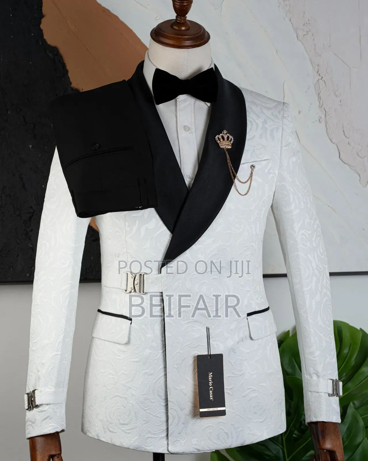 Buttonless Suit