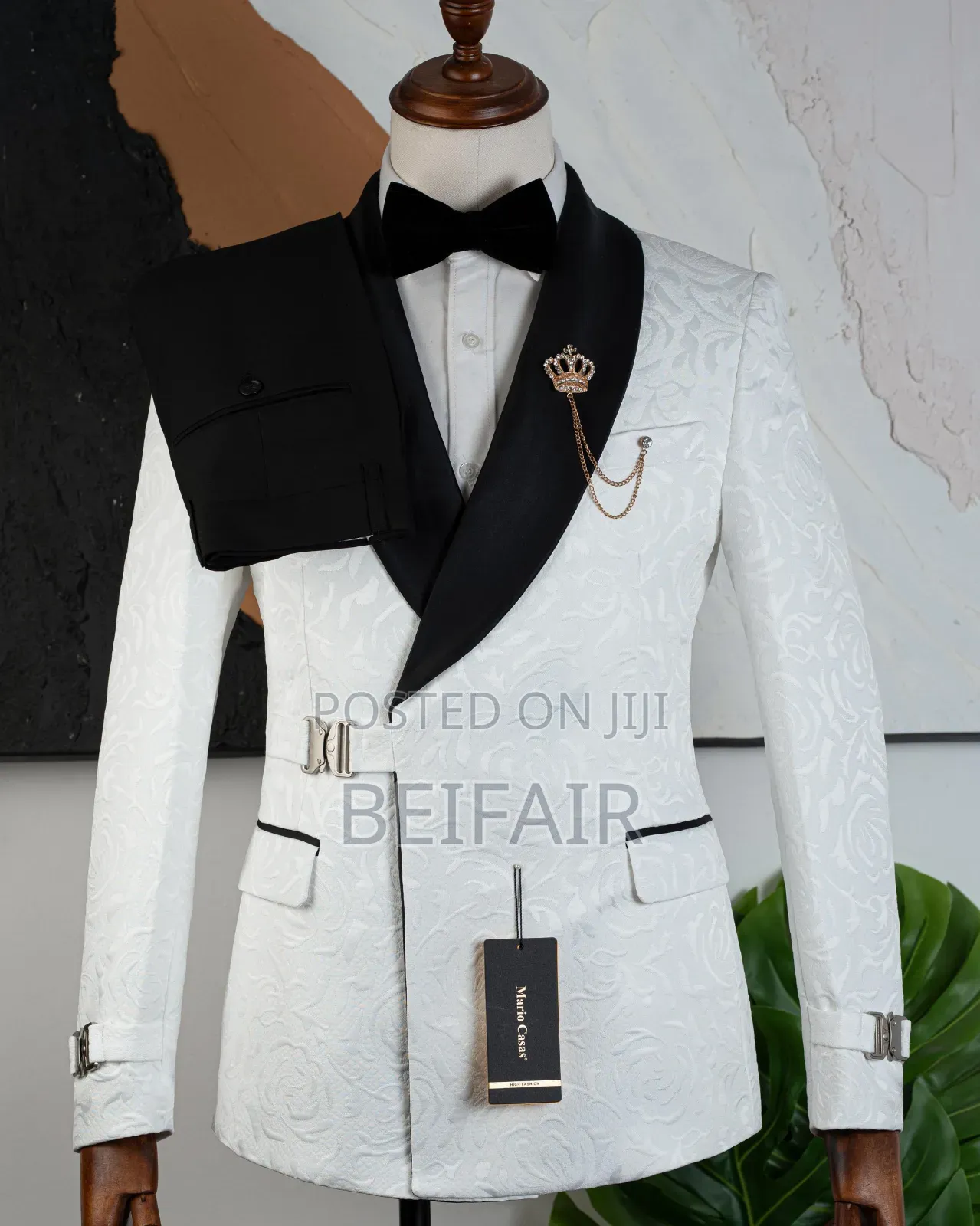 Buttonless Suit