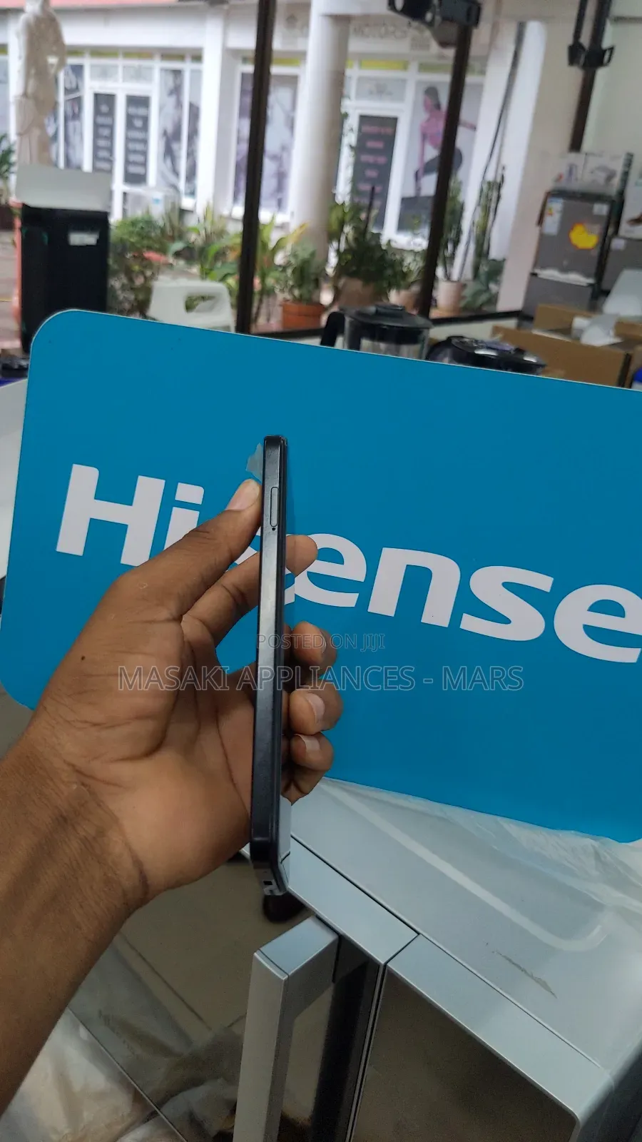 New Hisense E71 64 GB Black