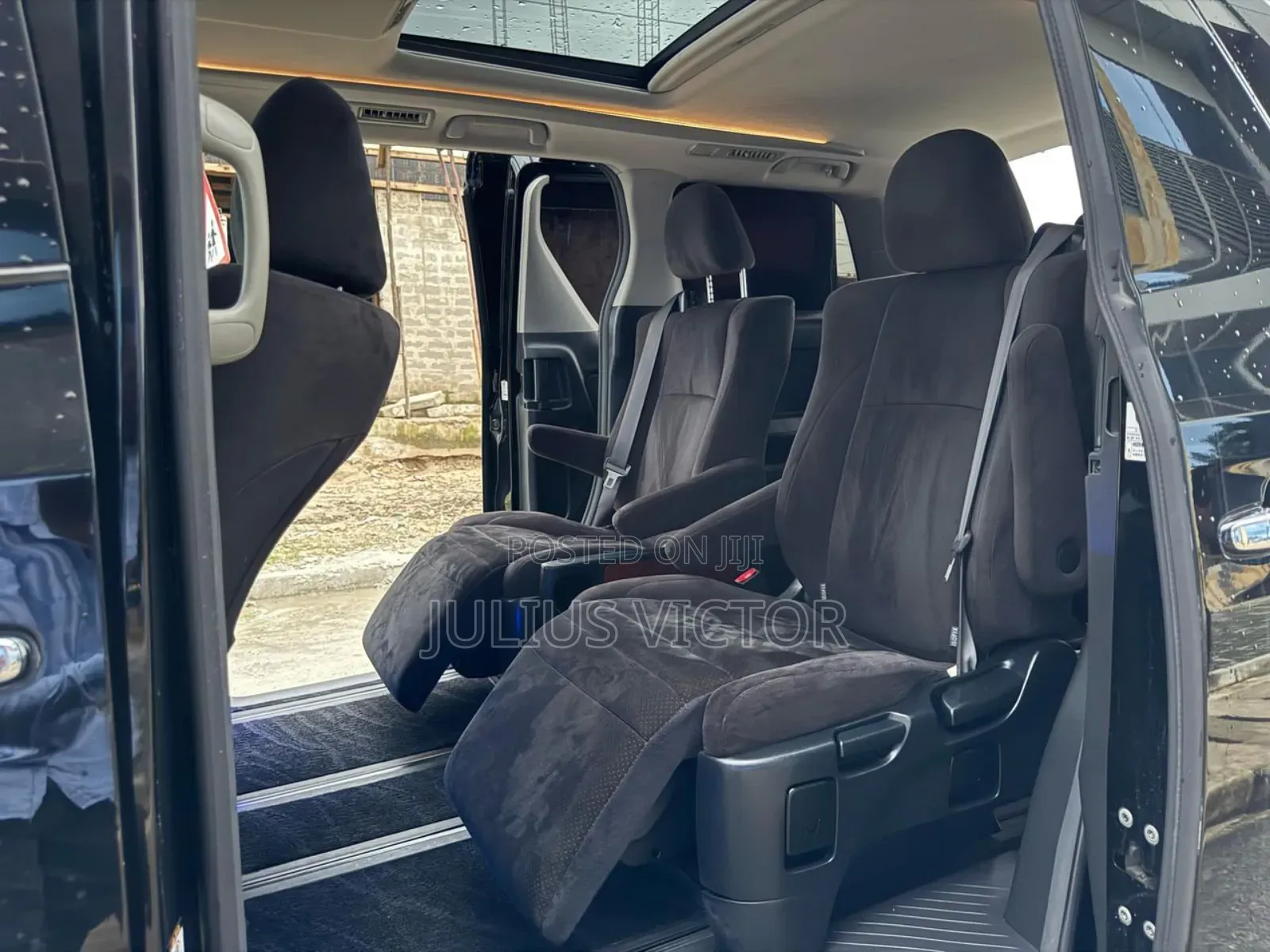 Toyota Vellfire 2010 Blue