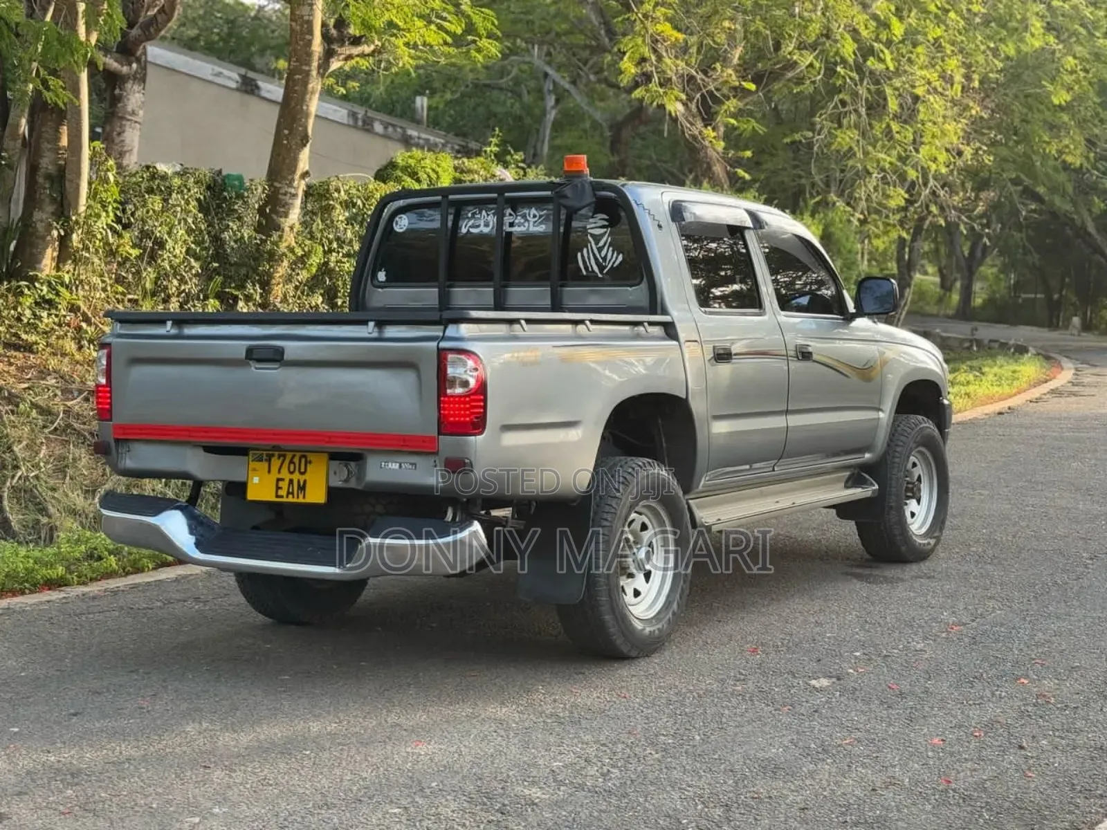 Toyota Hilux 2003 Gray