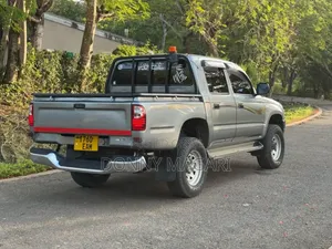 Toyota Hilux 2003 Gray