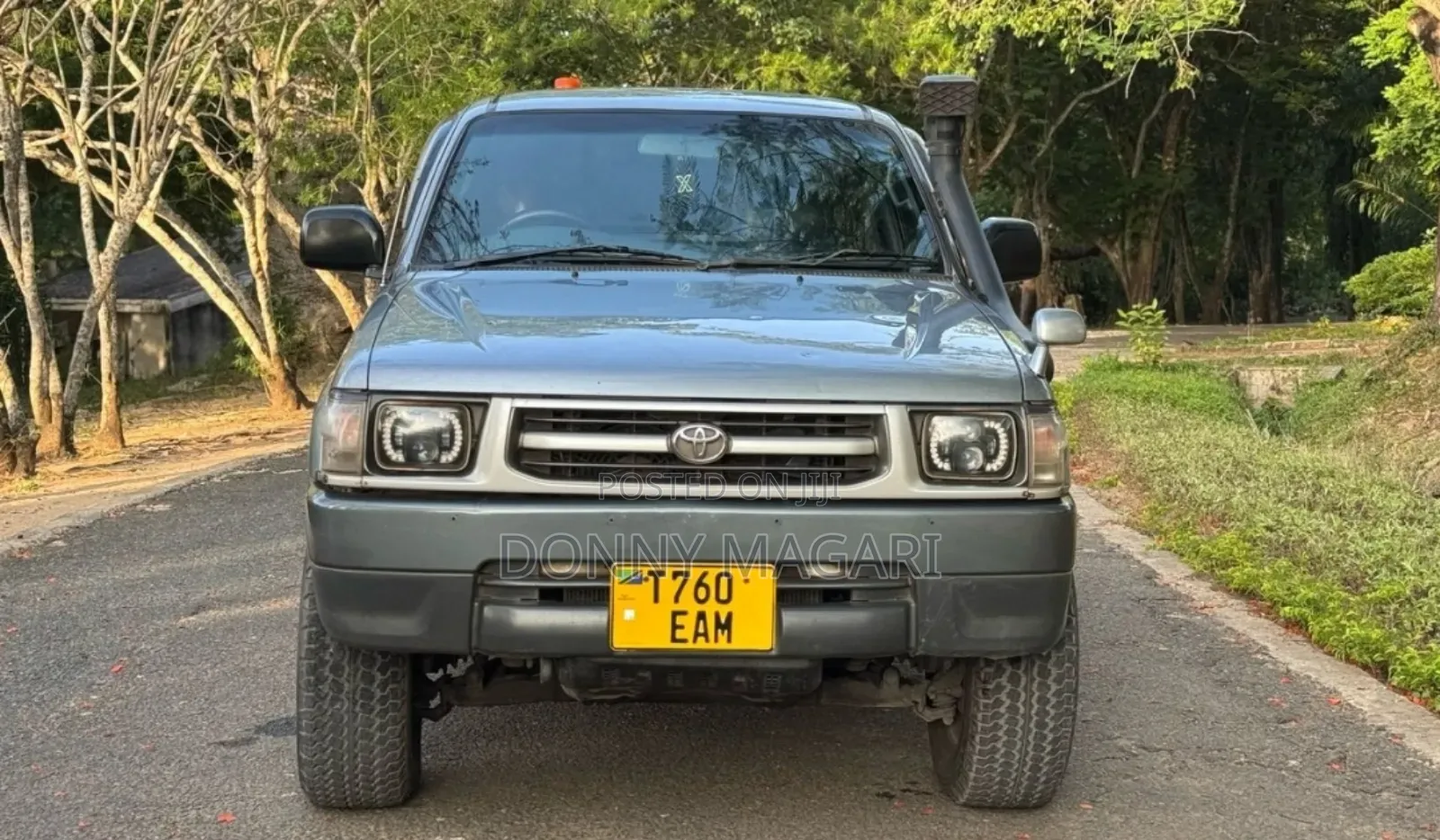 Toyota Hilux 2003 Gray