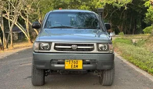 Toyota Hilux 2003 Gray