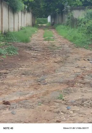Eneo Lenye Ukubwa Wa SQMT 600 Linauzw Lipo Salasala Mwanzoni