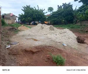 Eneo Lenye Ukubwa Wa SQMT 600 Linauzw Lipo Salasala Mwanzoni