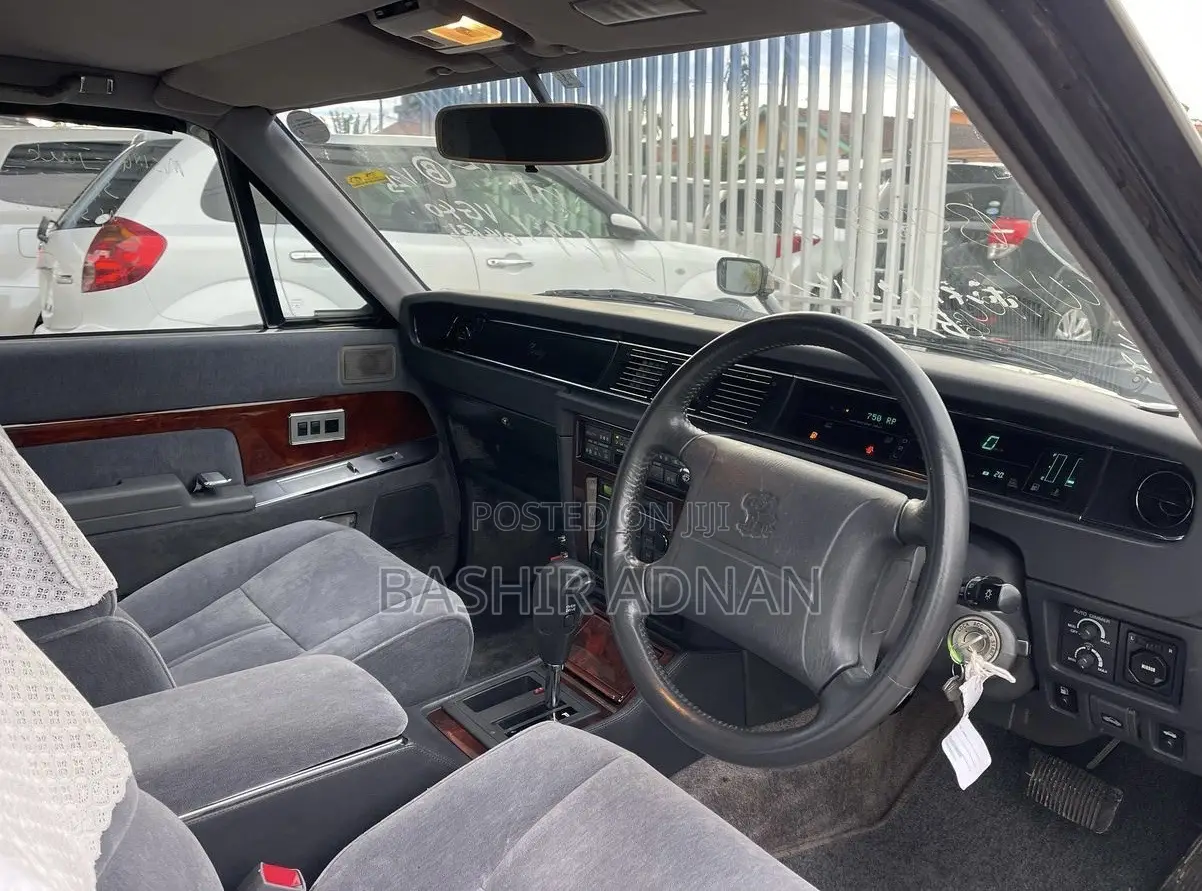 Toyota Crown 1996 Black