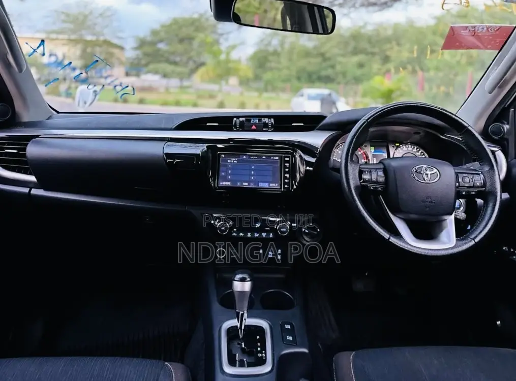 Toyota Hilux Revo Double Cab Deisel 2.4 RWD 2020 White