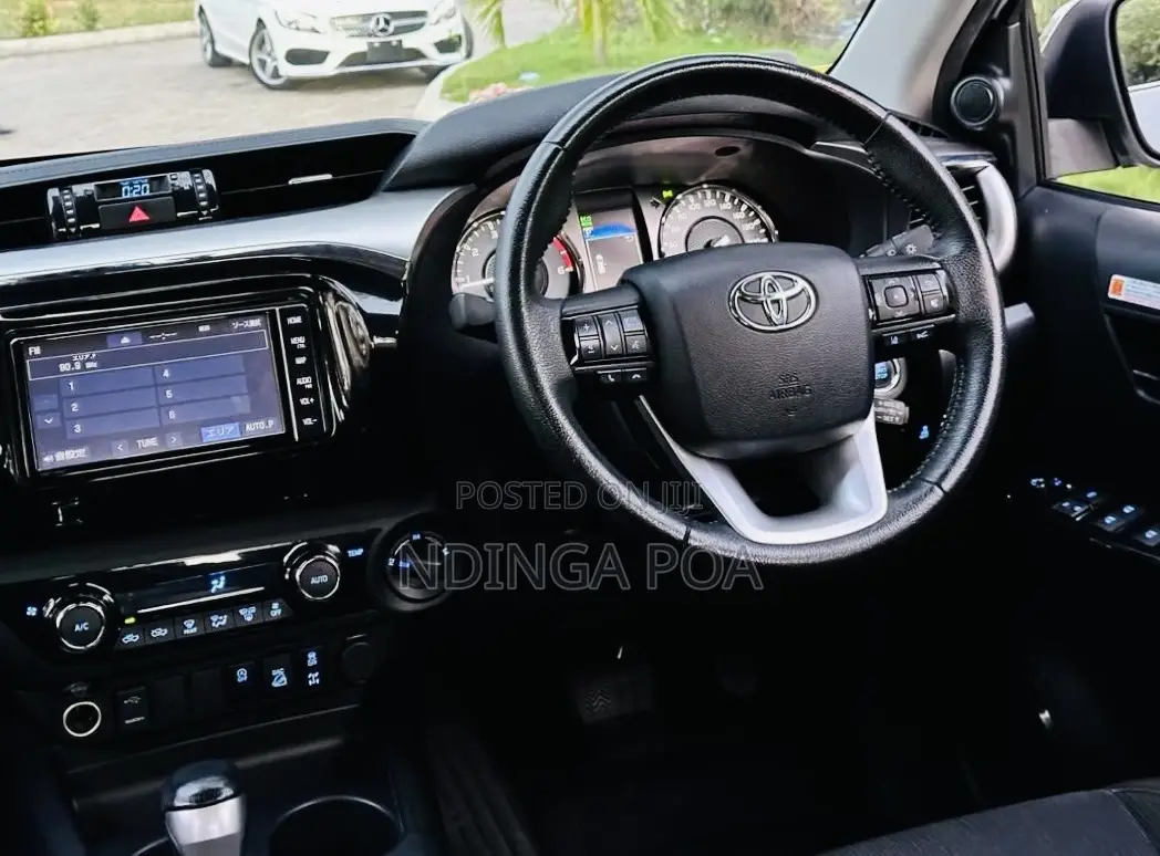Toyota Hilux Revo Double Cab Deisel 2.4 RWD 2020 White
